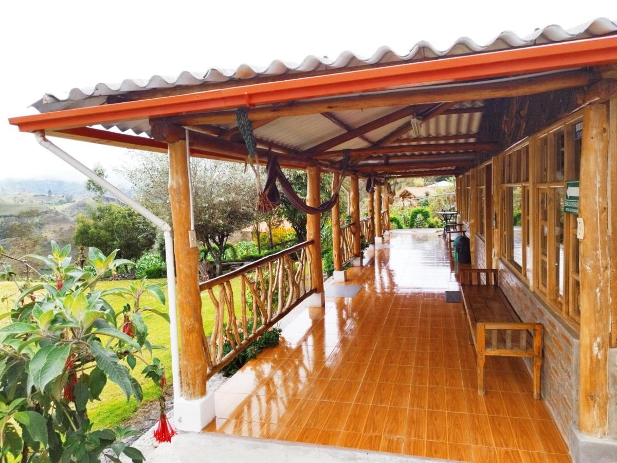 Hostal Taita Cristobal Isinlivi Екстер'єр фото